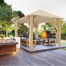 Il gazebo Devoko in alluminio misura 3 x 3 metri ed è impermeabile