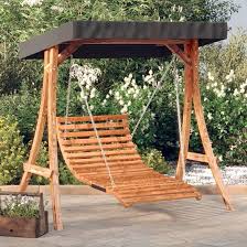 Il lettino a dondolo Festnight è un'elegante sedia da giardino dotata di un pratico tetto per ripararsi dal sole. Realizzato con materiali resistenti