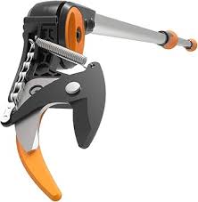 Il Fiskars Svettatoio è uno strumento ideale per potare rami e ramoscelli freschi. Grazie al suo design ergonomico e alla lama affilata