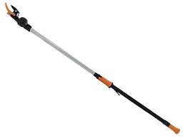 Il Fiskars Svettatoio è un attrezzo ideale per potare alberi e siepi