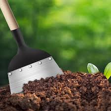 La pala multifunzionale per la pulizia è uno strumento versatile ideale per il giardinaggio e altre attività all'aperto. Progettata per semplificare le operazioni di pulizia