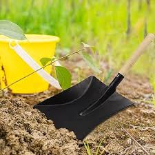 La descrizione riguarda vari strumenti da giardinaggio