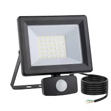 Luci di sicurezza da 30 W con sensore di movimento offrono un'illuminazione efficace e pratica per esterni. Queste luci si attivano automaticamente al rilevamento di movimento