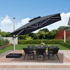 L'ombrellone da giardino PURPLE LEAF misura 3.3x3.3 metri ed è realizzato in alluminio di alta qualità. Caratterizzato da un grande diametro
