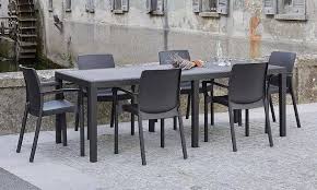 Il Dmora Esterno Roma è un elegante ripiano rettangolare allungabile