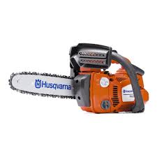 La motosega Husqvarna T 425 è un attrezzo ideale per il giardinaggio e il lavoro all'aperto. Leggera e maneggevole