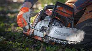 La motosega Husqvarna 372 XP X-Torq è progettata per un uso intensivo e professionale. Con una cilindrata di 70.7 cm³