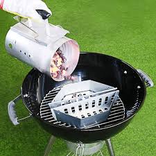 Il Denmay 7403 Carboncino è un porta bricchette progettato per il barbecue Weber da 57 cm a bollitore. Questo accessorio consente di organizzare e gestire il carbone in modo efficiente