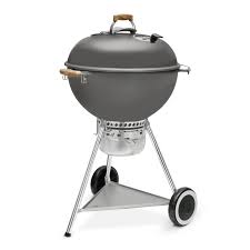 Il barbecue Weber è un prodotto molto apprezzato per gli appassionati di giardinaggio e cucina all'aperto. Realizzato con materiali di alta qualità