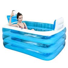La piscina gonfiabile per adulti è rettangolare