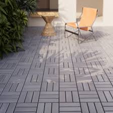 Il set di 10 piastrelle per pavimentazione da esterno di casa.pro è realizzato in legno di acacia e misura 30 x 30 cm. Ogni piastrella presenta un pratico sistema a incastro