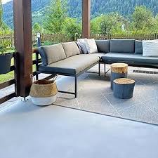 Il Kit Resina per pavimenti esterni è progettato per creare superfici carrabili antiscivolo