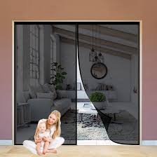 La tenda zanzariera magnetica misura 145 x 270 cm ed è ideale per porte e finestre. Realizzata in colore nero