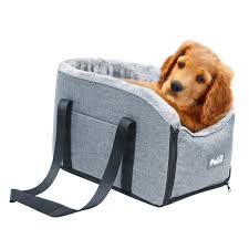 Il seggiolino auto per gatti e cani di piccola taglia è una comoda borsa progettata per garantire la sicurezza e il comfort degli animali durante i viaggi in auto. Realizzato con materiali morbidi e resistenti