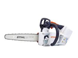 La motosega a batteria Stihl MSA 161 T è un attrezzo leggero e maneggevole