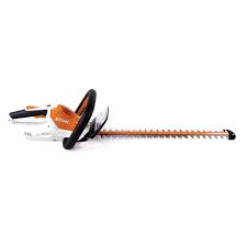 Il Stihl HSA 45 è un tosasiepi e tagliabordi a batteria