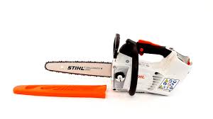 La motosega a batteria STIHL MSA 161 T è un modello leggero e maneggevole