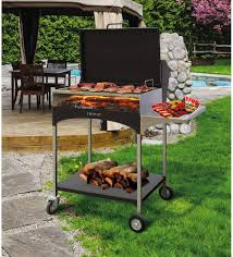 Il Famur Barbecue a Legna con Griglia in Acciaio BK 8 Elite è un'ottima scelta per gli amanti della cottura all'aperto. Realizzato in acciaio di alta qualità