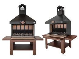 Le stufe a pellet Italia "California" sono barbecue a legna da esterno