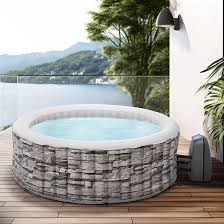 La vasca idromassaggio gonfiabile pro.tec è una mini piscina fuori terra ideale per 6 persone. Dotata di getti massaggianti