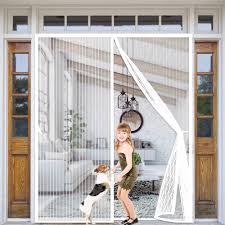La Porta Magnetica per Zanzariera misura 100 x 225 cm ed è progettata per offrire una protezione efficace contro le zanzare. Questo schermo magnetico è composto da strisce che consentono una chiusura automatica