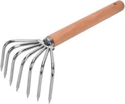 Rastrello a mano da giardino ideale per raccogliere foglie e curare il giardino. Dotato di un manico in legno resistente