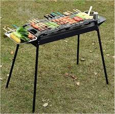 Il barbecue a carbonella portatile DXDRT è ideale per gli amanti del barbecue all'aperto. Questo modello è dotato di una griglia a carbone e di un vassoio per friggere