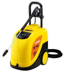 Lavor XTR 1007 è un'idropulitrice ad acqua calda ideale per il giardinaggio e la pulizia. Questo modello offre prestazioni elevate
