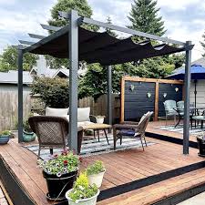 La pergola PURPLE LEAF è un gazebo in alluminio dalle dimensioni di 3 x 3