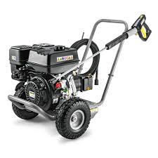La Karcher idropulitrice a Scoppio HD 8/23 G Classico è un potente strumento progettato per pulire a fondo diverse superfici. Dotata di un motore a scoppio di alta qualità
