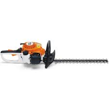 Il tosaiepi Stihl HS 45 è un modello a scoppio con una lama di 60 cm e un motore da 27