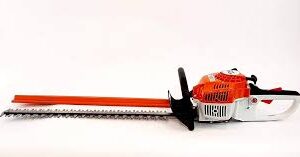 Il Tagliasiepi STIHL HS 45 è un attrezzo ideale per la cura di siepi e arbusti. Caratterizzato da un motore potente e un design ergonomico