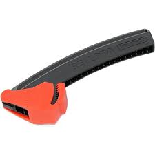 La protezione universale per asce Bellota P81303 è un accessorio utile per garantire la sicurezza e la durata degli attrezzi. Realizzata con materiali di alta qualità