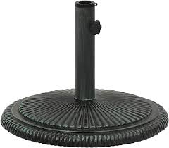 La base per ombrellone Camerina è realizzata in ghisa e misura 45x45x30 cm. È ideale per ombrelloni da giardino