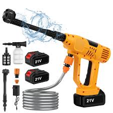 Idropulitrice a batteria portatile senza fili con una pressione di 65 bar. È dotata di 2 batterie e un ugello 6 in 1 che consente di adattare il getto d'acqua a diverse esigenze. Offre 10 livelli di pressione per un'ottimale pulizia. Include un tubo di 5 metri per una maggiore manovrabilità e un display LED per monitorare le impostazioni. Questa idropulitrice è ideale per pulire auto