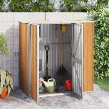 La Casetta Gecheer è un capanno da giardino esterno dotato di una robusta porta in acciaio. È progettata per offrire uno spazio di stoccaggio sicuro e protetto per attrezzi e materiali da giardino. Realizzata con materiali resistenti