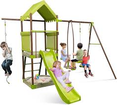 Il Parco Giochi in Legno da Esterno di COSTWAY offre un'ampia gamma di attività per il divertimento dei bambini. Include sette diversi giochi da giardino
