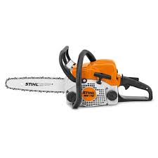 La motosega Stihl MS 170 A a benzina è un attrezzo ideale per il giardinaggio e la cura del verde. Leggera e maneggevole