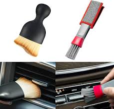 Il set di spazzole per la pulizia interna dell'auto Ownkim comprende 2 pezzi con setole morbide. Queste spazzole sono progettate per rimuovere polvere e sporcizia da superfici delicate senza graffiare. Sono ideali per pulire interni in pelle
