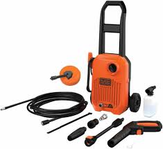 L'idropulitrice Black & Decker BEPW1300LPA-QS da 1300 W è un potente strumento per la pulizia esterna. È progettata per rimuovere sporco