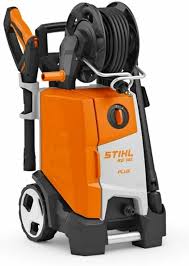 L'idropulitrice Stihl Professionale RE 140 Plus è un modello potente con una pressione massima di 180 bar. Progettata per affrontare pulizie impegnative