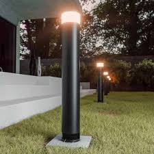 La lampada da giardino BAKAJI offre un'illuminazione calda di 3000K