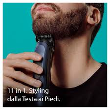 Il rasoio elettrico Braun è progettato per la cura di barba e capelli