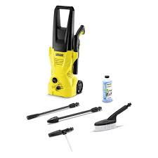 La Kärcher K 2 è un'idropulitrice a acqua fredda ideale per la pulizia di superfici esterne e veicoli. Include un kit specifico per la pulizia dell'auto